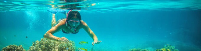 Kvinde dykker ved Phu Quoc på sin rejse til Vietnam