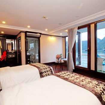 Lovely room in Halong bay boat room