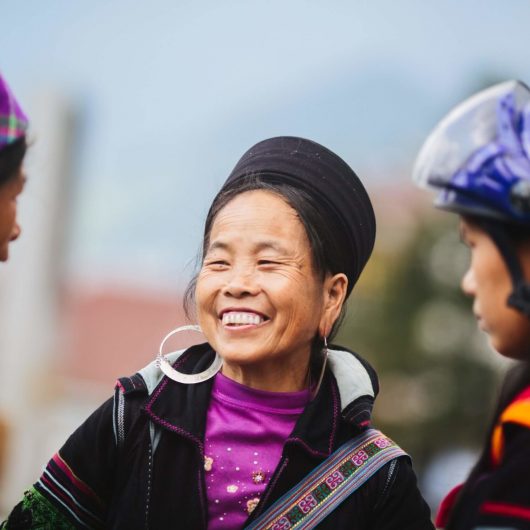 Black Hmong minoriteter i Sapa hygger sig